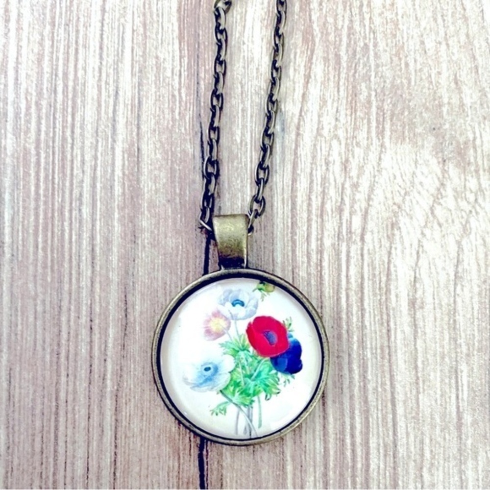 Antique Style Floral Print Necklace, NWT